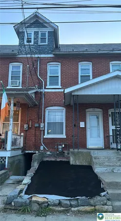 $1,695 | 122 South Spruce Street, Nazareth, PA 18064
