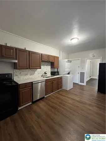 $1,695 | 122 South Spruce Street, Nazareth, PA 18064