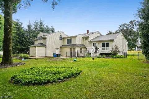 $945,000 | 63 Edgewood Drive, Florham Park, NJ 07932