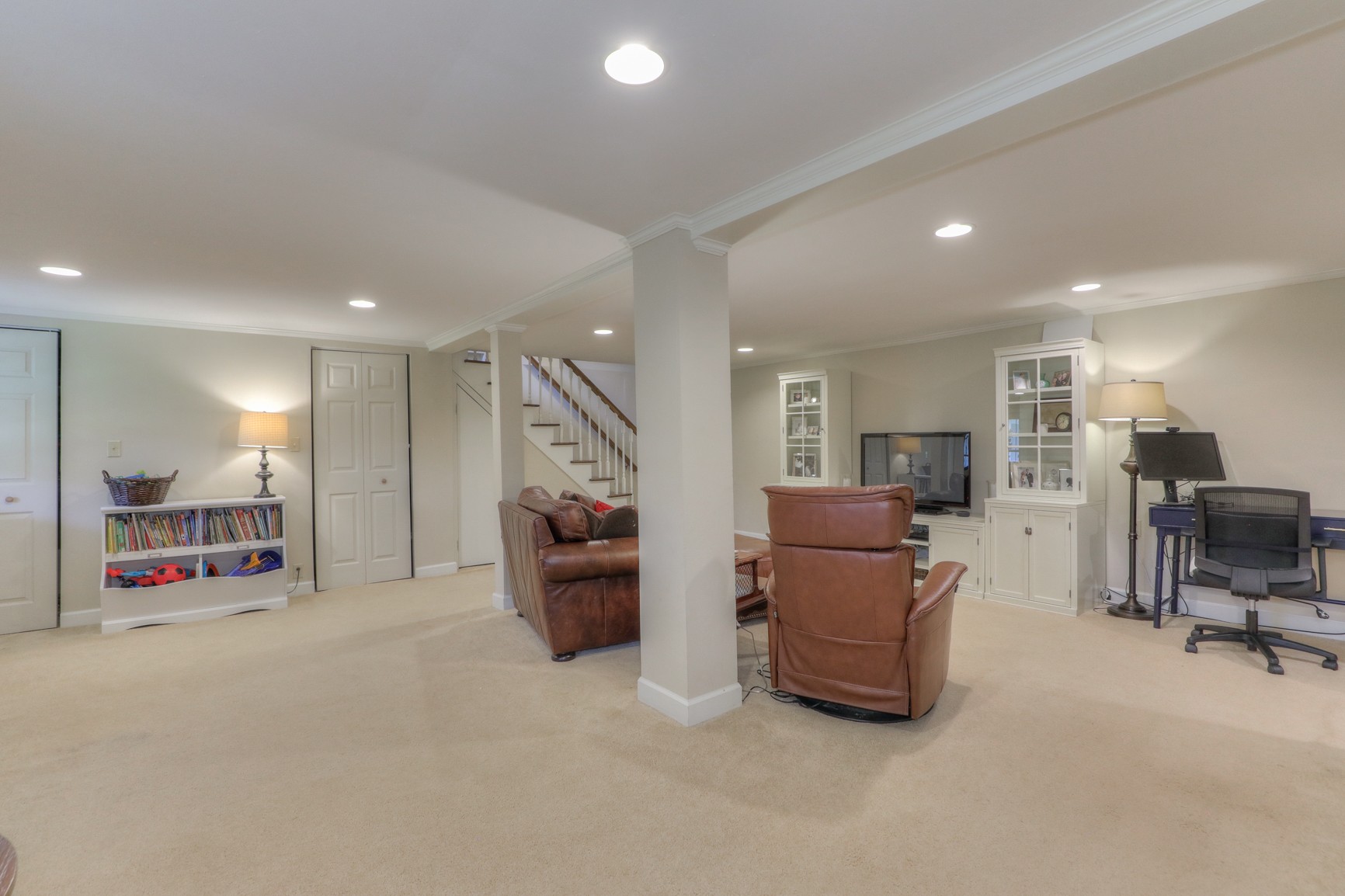 1217 Davidson Road Nashville, TN 37205 - Photo 25 of 43 a living room with furniture and a flat screen tv