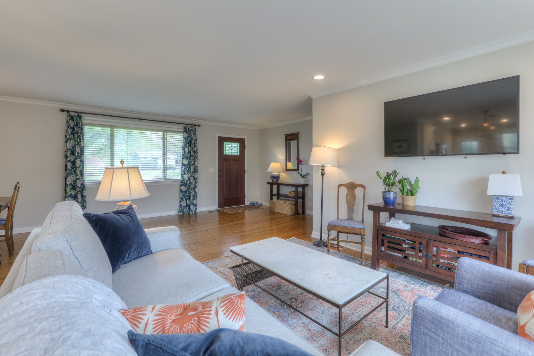 1217 Davidson Road Nashville, TN 37205 - Photo 10 of 43 a living room with furniture and a flat screen tv