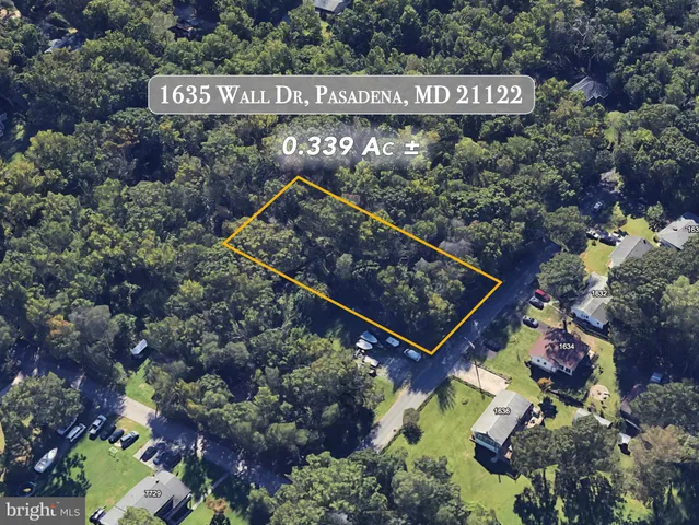 a sign that is sitting on a brick wall