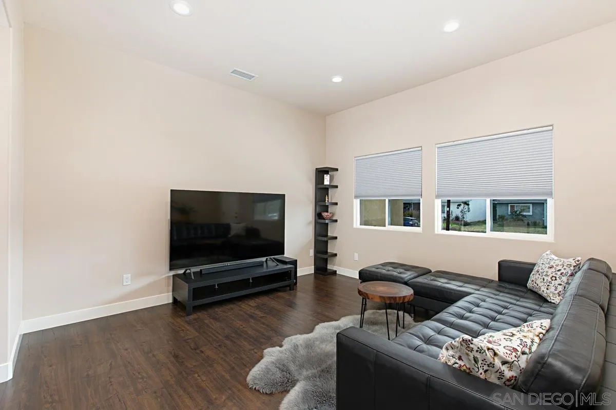 9752 Abbeywood Road Santee, CA 92071 - Photo 3 of 20 Gallery Image 3