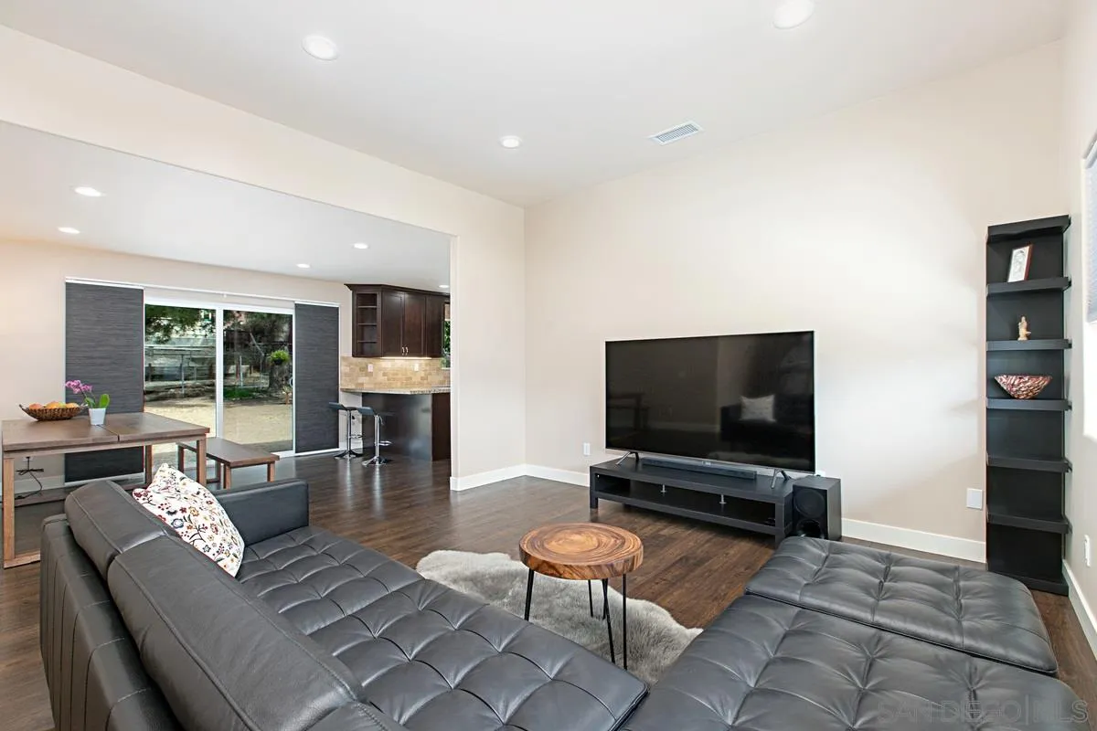 9752 Abbeywood Road Santee, CA 92071 - Photo 4 of 20 Gallery Image 4