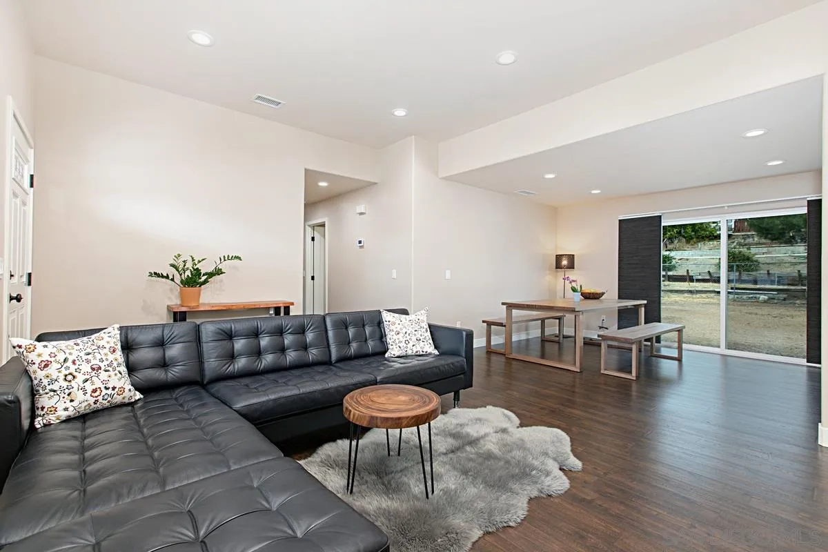 9752 Abbeywood Road Santee, CA 92071 - Photo 5 of 20 Gallery Image 5
