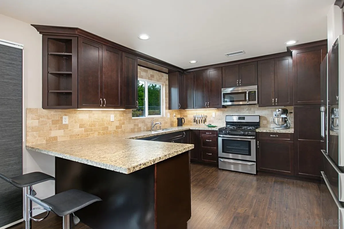 9752 Abbeywood Road Santee, CA 92071 - Photo 7 of 20 Gallery Image 7