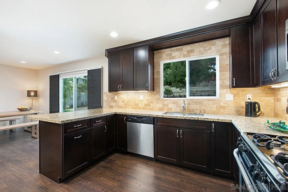 9752 Abbeywood Road Santee, CA 92071 - Photo 9 of 20 Gallery Image 9