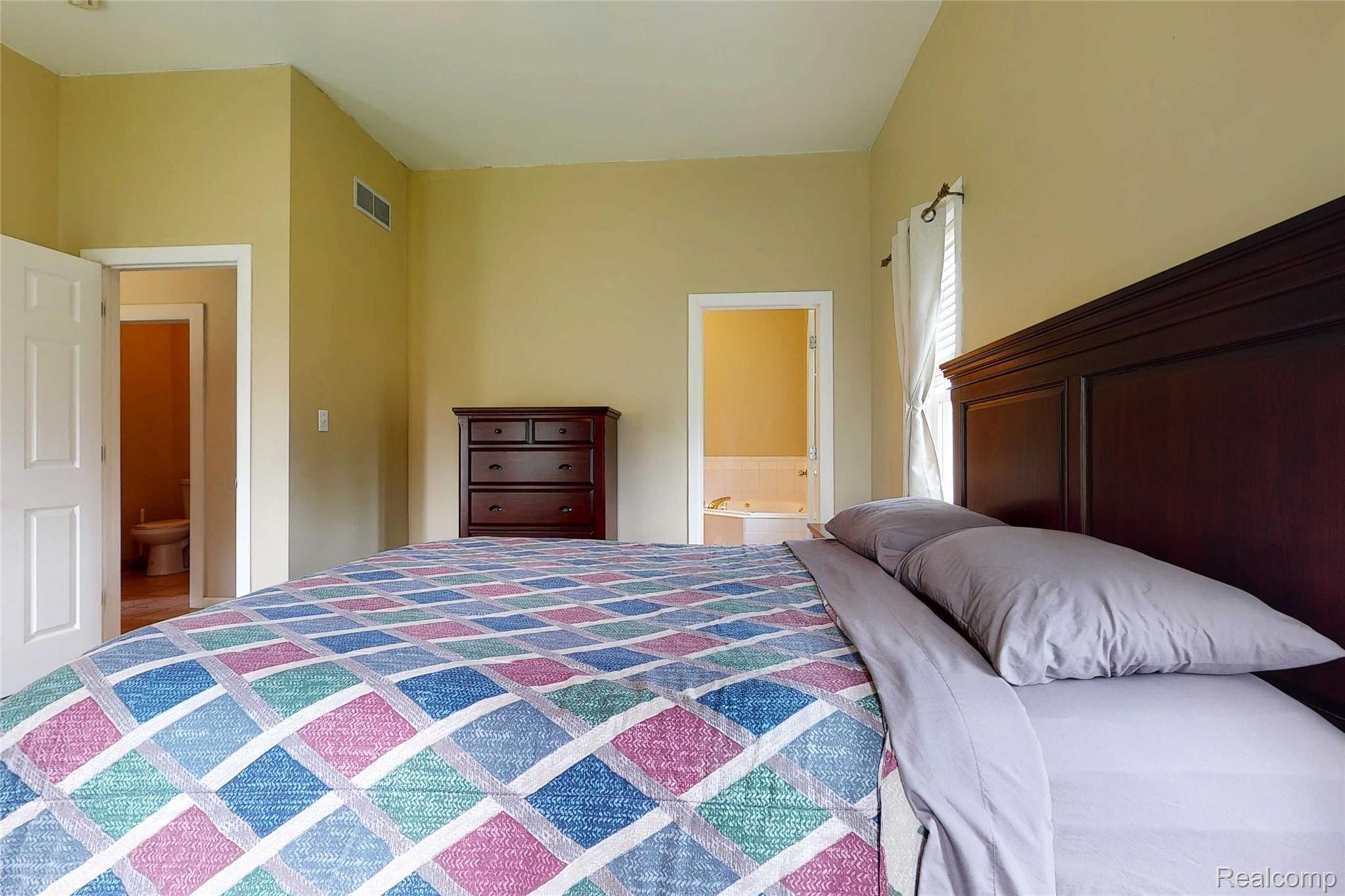 2369 North Baxter Road Davison, MI 48423 - Photo 16 of 35 2369-N-Baxter-Rd-23 Master Bedroom.jpg