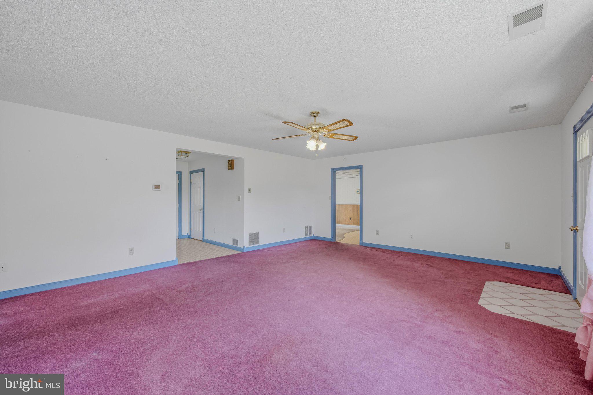 11728 White Hall Road Smithsburg, MD 21783 - Photo 21 of 71 Living Room