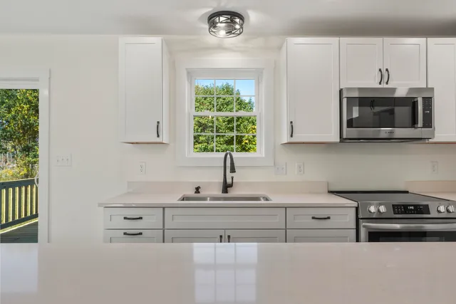 $549,999 | 515 Range E Road, Limerick, ME 04048