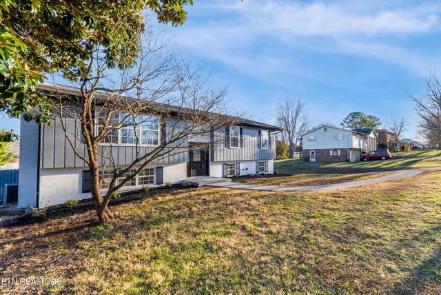 $449,900 | 1726 Scenic Drive, Maryville, TN 37803