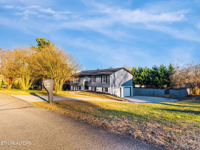 $449,900 | 1726 Scenic Drive, Maryville, TN 37803