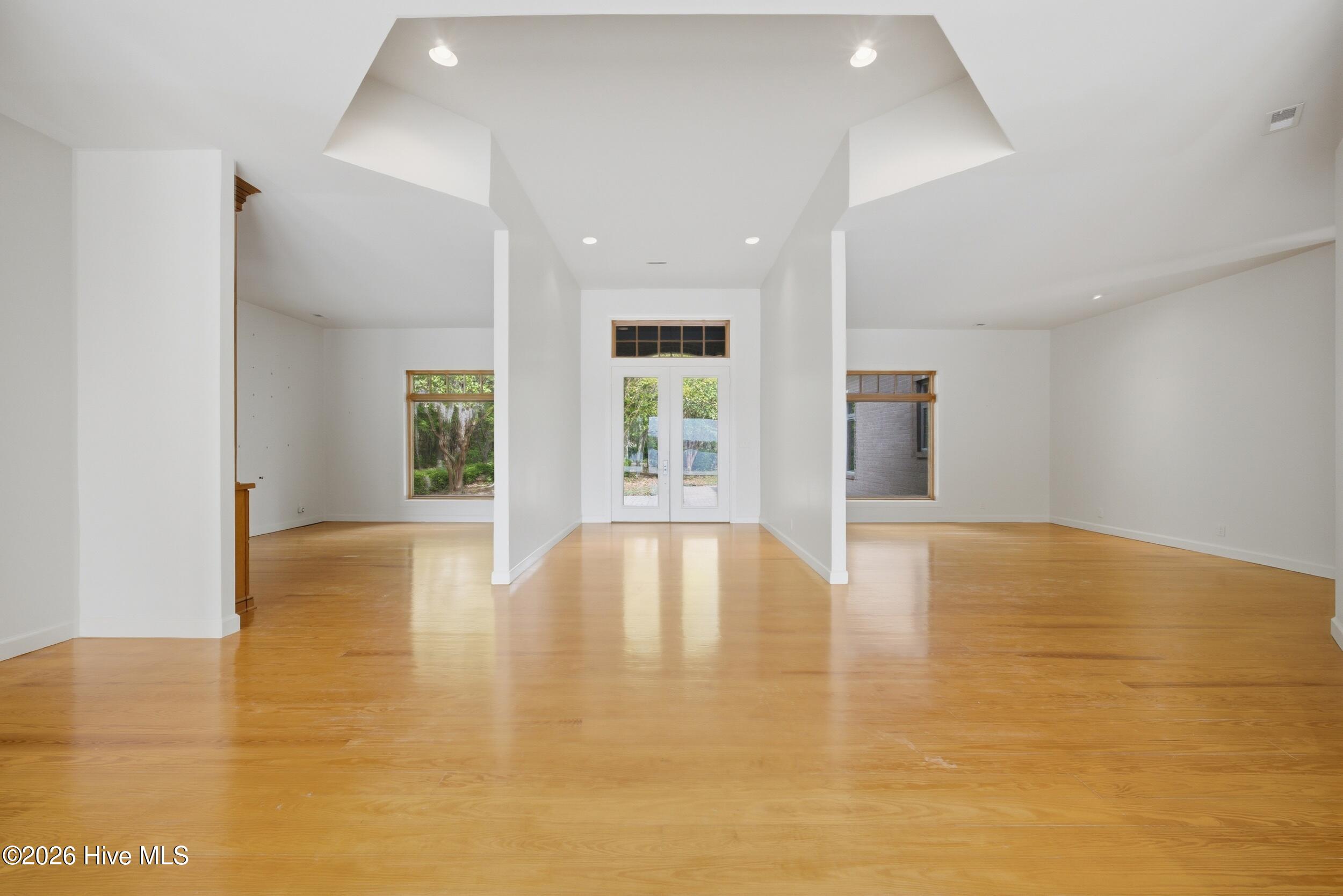 211 Beech Point Boulevard Hertford, NC 27944 - Photo 10 of 56 Foyer