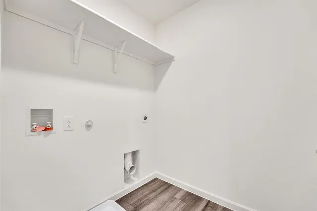 a view of utility room