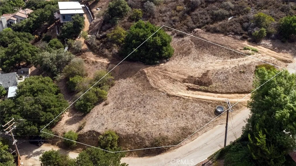 1 Donlin Road Newbury Park, CA 91320 - Photo 1 of 4 a view of a small yard