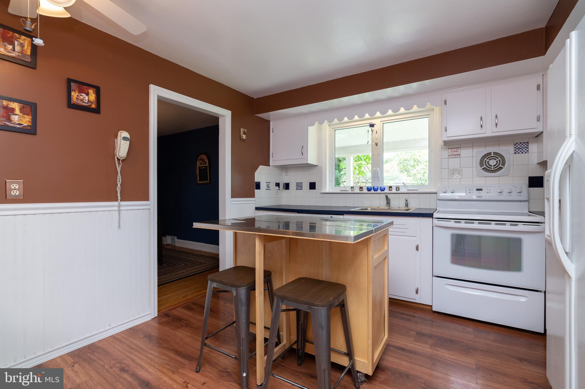202 Woodcrest Road Media, PA 19063 - Photo 19 of 44 Eat-in Kitchen