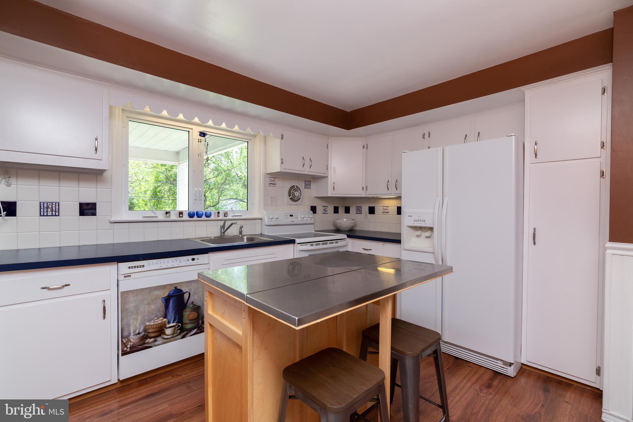202 Woodcrest Road Media, PA 19063 - Photo 20 of 44 Nice and bright