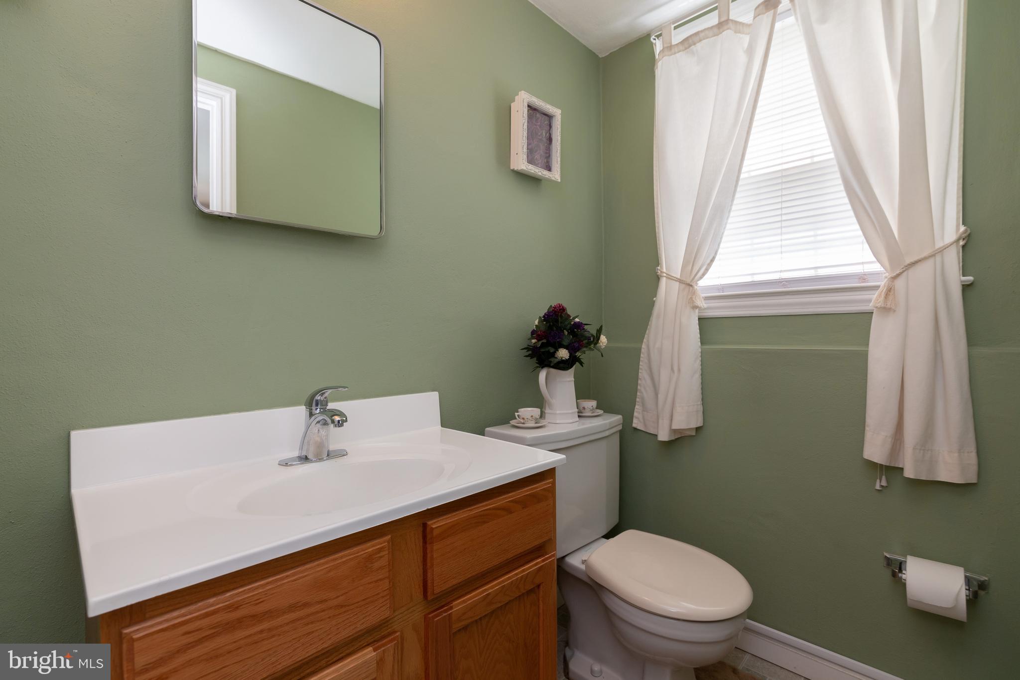 202 Woodcrest Road Media, PA 19063 - Photo 23 of 44 Powder room