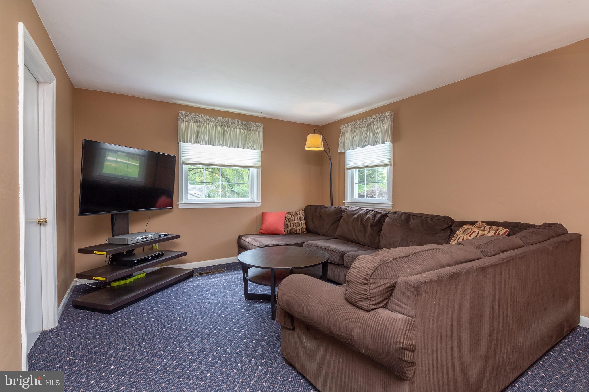 202 Woodcrest Road Media, PA 19063 - Photo 24 of 44 Cozy family room
