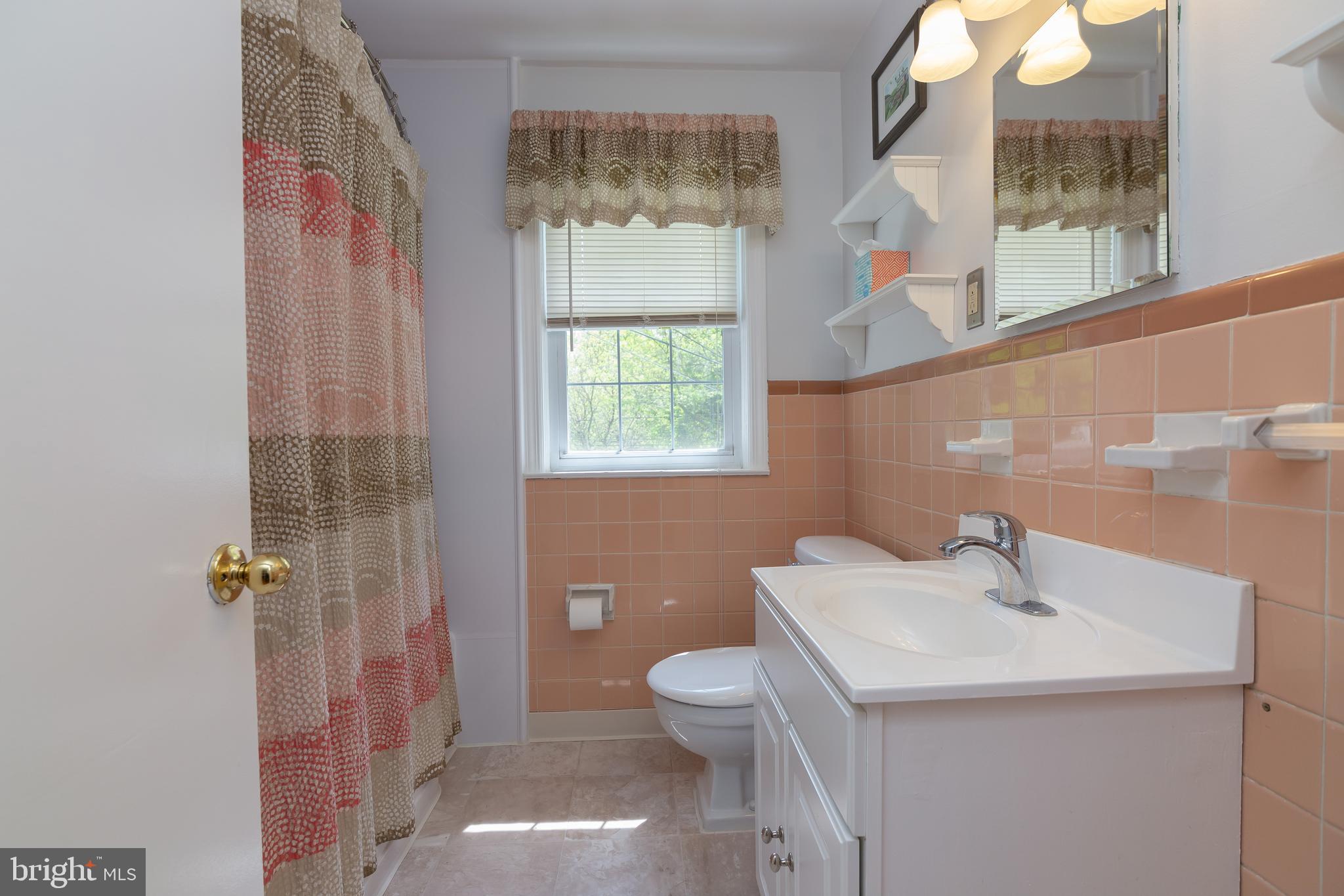202 Woodcrest Road Media, PA 19063 - Photo 38 of 44 Updated full hall bath