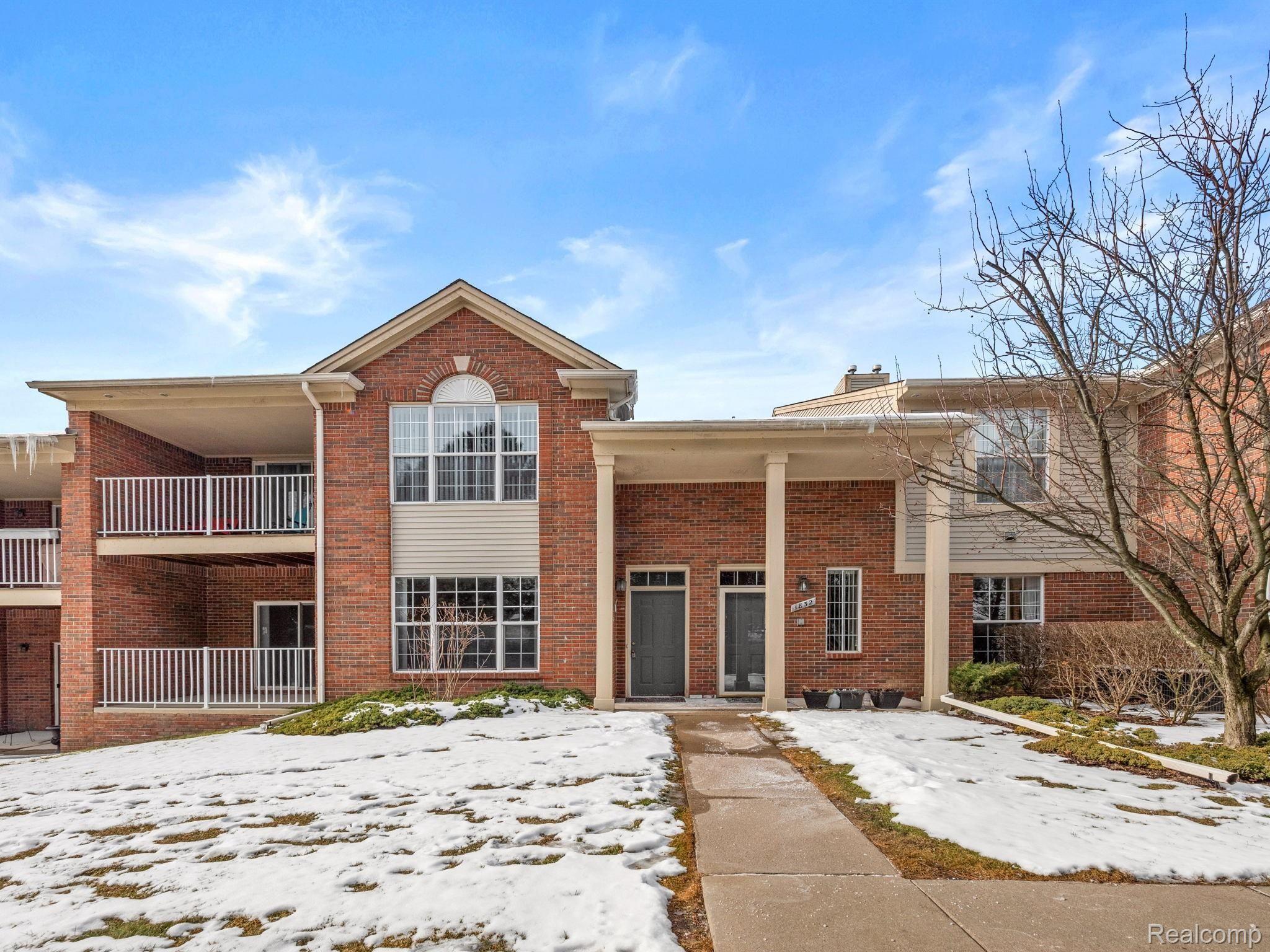 1830 Flagstone Circle, Unit 39 Rochester, MI 48307 - Photo 2 of 31 4-web-or-mls-P5000621.jpg