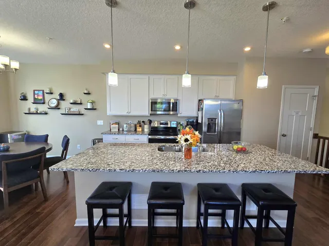 $418,000 | 7688 77th Place, Victoria, MN 55386