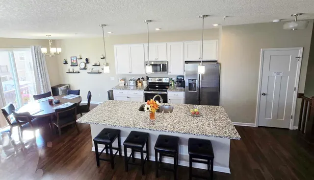 $418,000 | 7688 77th Place, Victoria, MN 55386