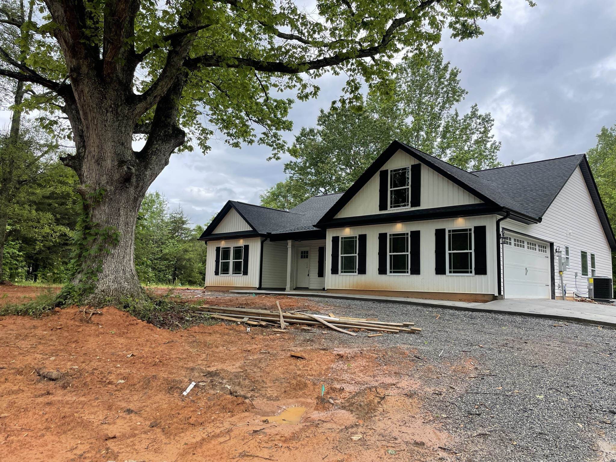 382 Geddis Road Inman, SC 29349 - Photo 2 of 34