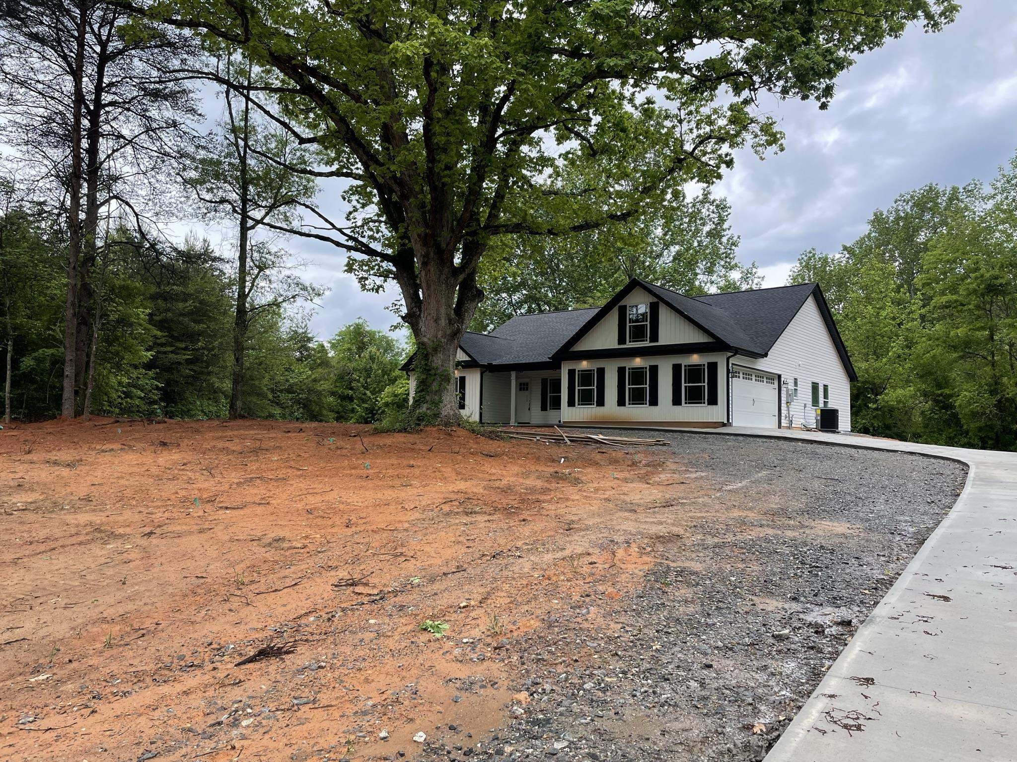 382 Geddis Road Inman, SC 29349 - Photo 3 of 34