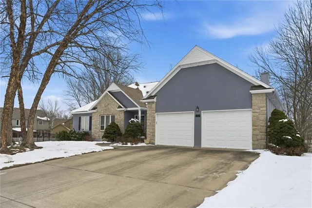 $420,000 | 1704 Southwest Summit Hill Circle, Lee's Summit, MO 64081