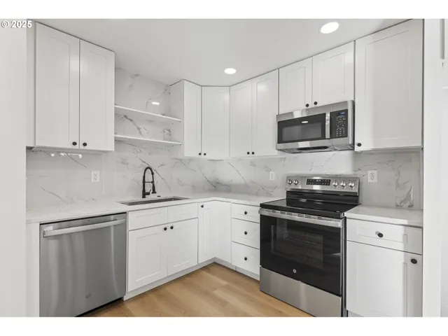 $425,000 | 15133 Southeast Woodward Street, Portland, OR 97236