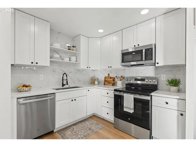 $425,000 | 15133 Southeast Woodward Street, Portland, OR 97236