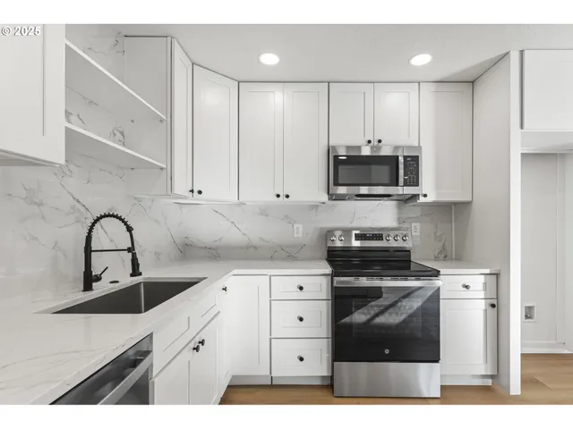 $425,000 | 15133 Southeast Woodward Street, Portland, OR 97236