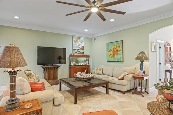 $4,500 | 5 Harbor Lane, Kemah, TX 77565