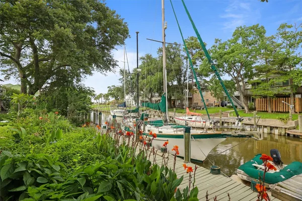 $4,500 | 5 Harbor Lane, Kemah, TX 77565