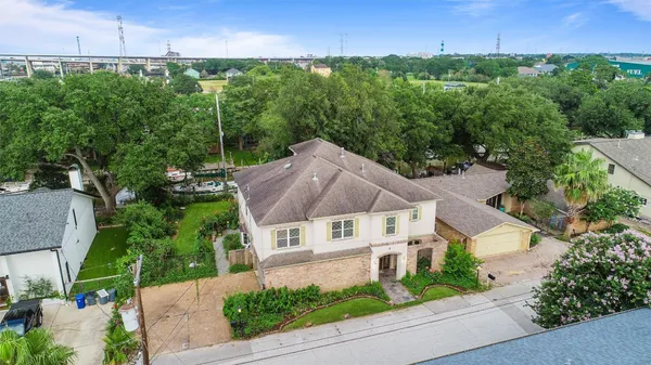 $4,500 | 5 Harbor Lane, Kemah, TX 77565