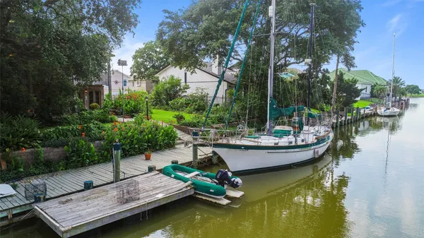 $4,500 | 5 Harbor Lane, Kemah, TX 77565