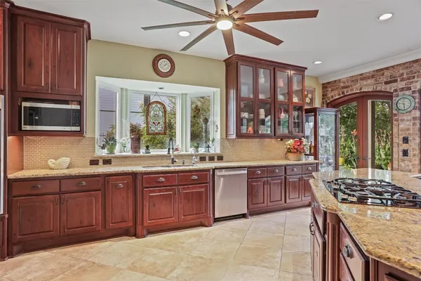 $4,500 | 5 Harbor Lane, Kemah, TX 77565