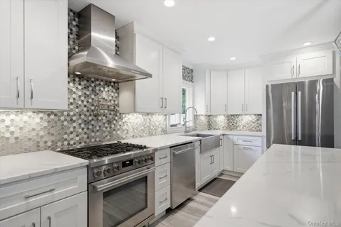 $949,999 | 272 Hamilton Avenue, Massapequa, NY 11758
