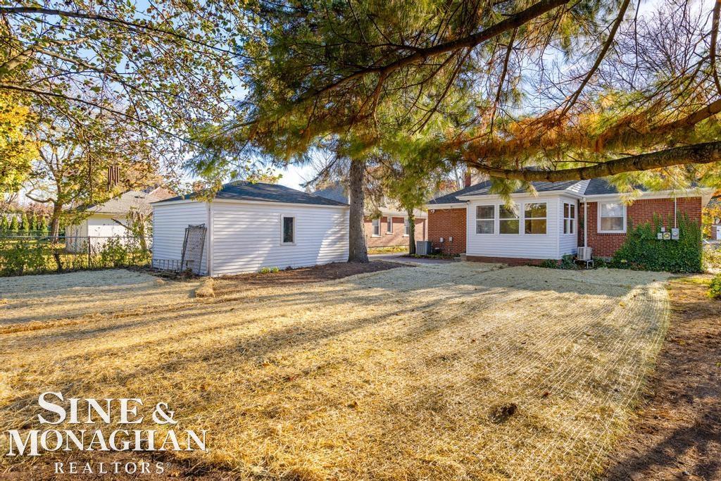 350 Ridgemont Road Grosse Pointe, MI 48236 - Photo 25 of 32 50127732-24.JPG