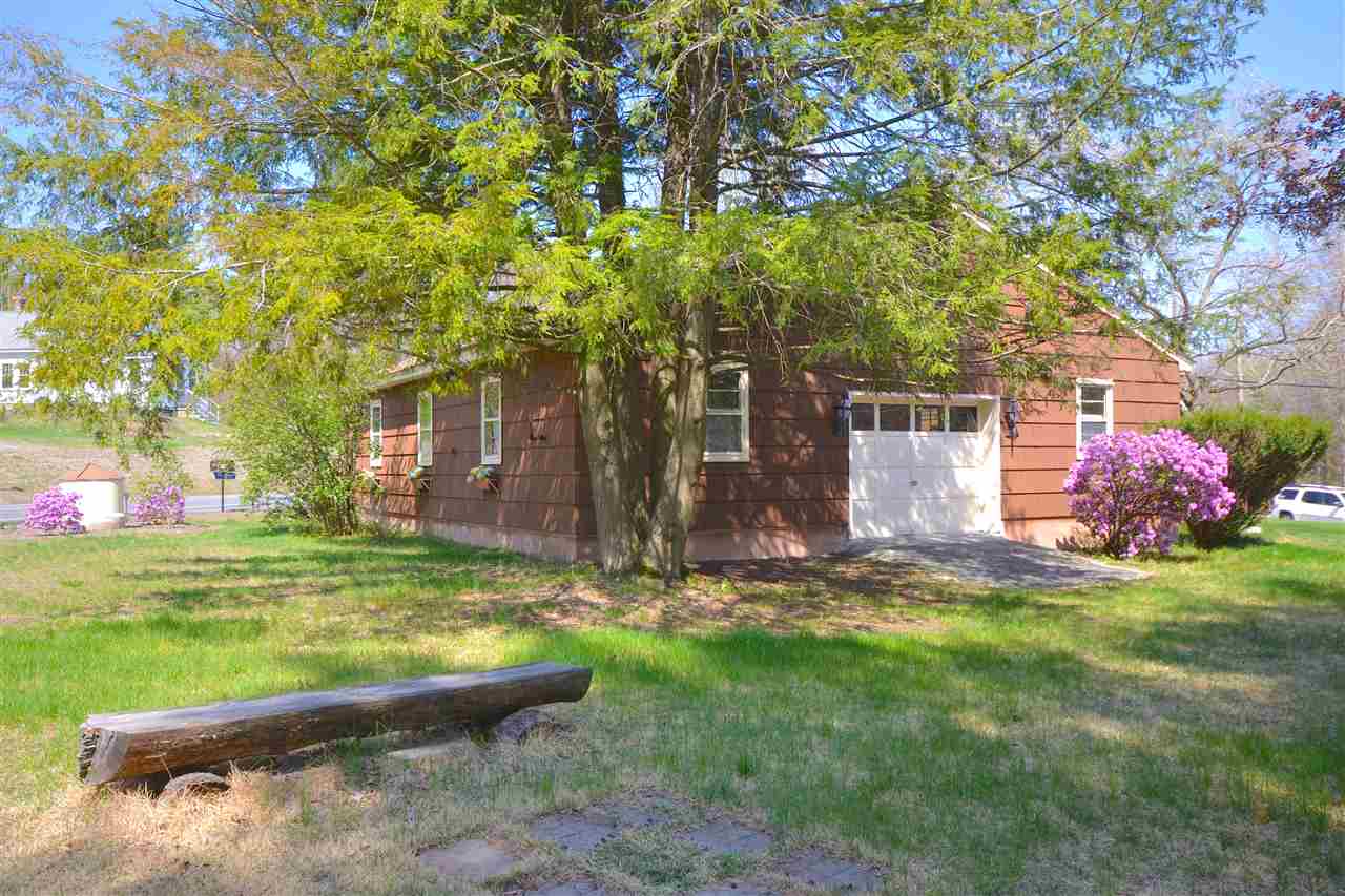 49 Holbrook Road Bedford, NH 03110 - Photo 4 of 35