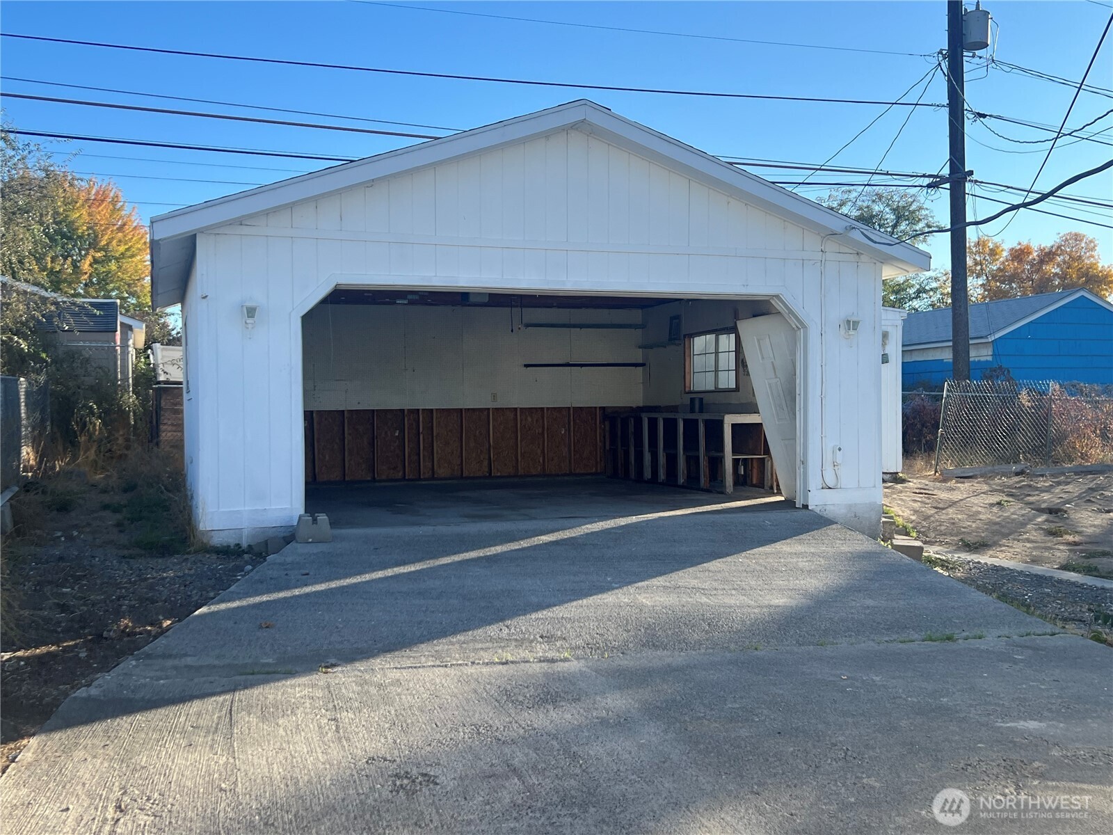 321 West Loop Drive Moses Lake, WA 98837 - Photo 21 of 23 a front view of a house