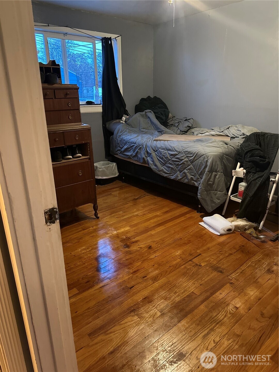 321 West Loop Drive Moses Lake, WA 98837 - Photo 22 of 23 a bedroom with a bed and wooden floor
