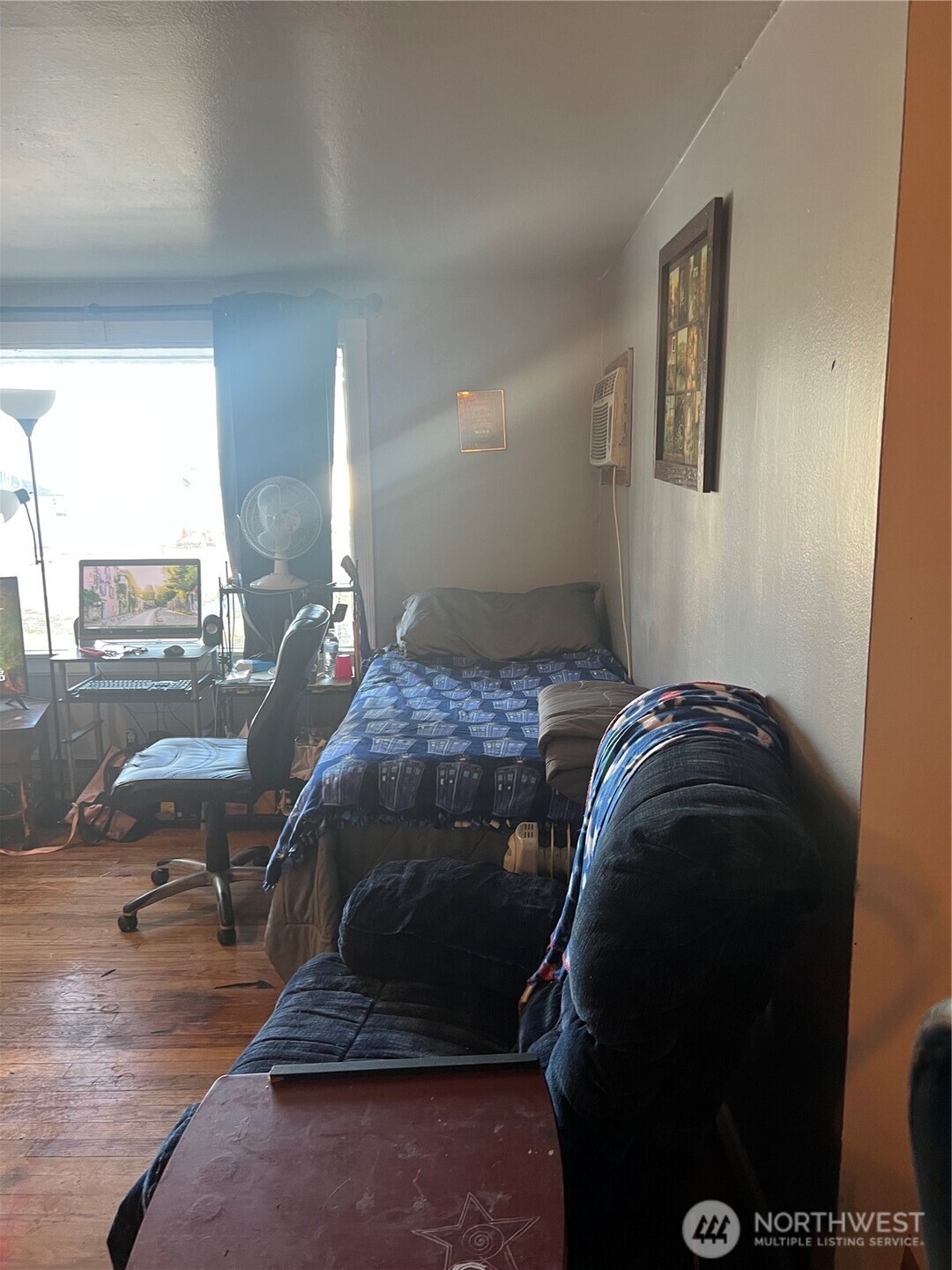 321 West Loop Drive Moses Lake, WA 98837 - Photo 10 of 23 a bed sitting in a bedroom next to a window