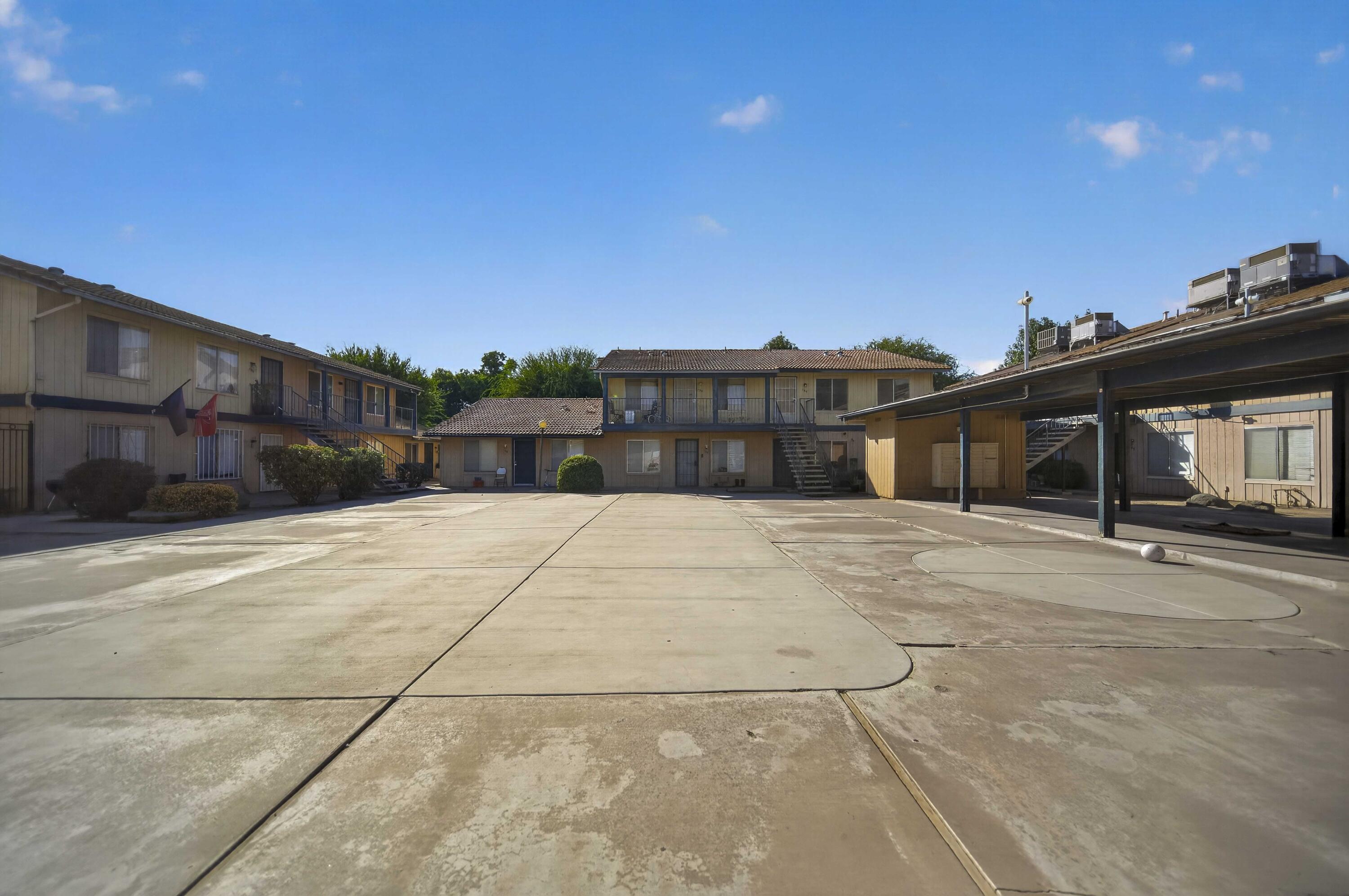 657 West Parlier Avenue Reedley, CA 93654 - Photo 2 of 17 shot-19 (5)
