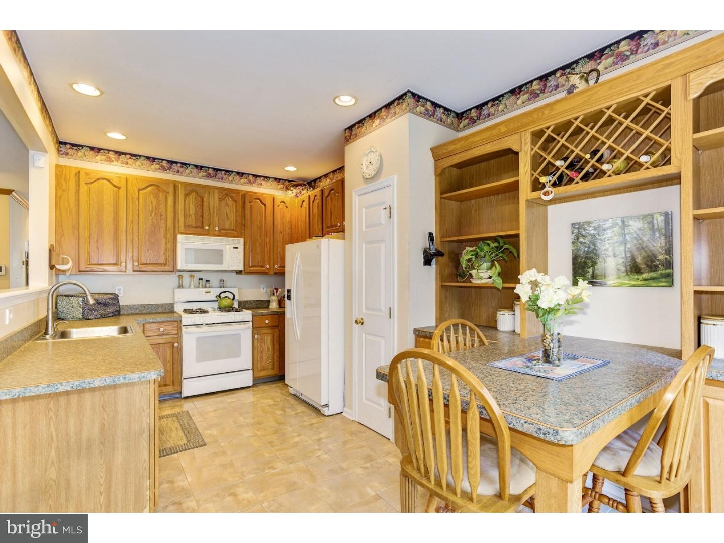 18 Threadleaf Terrace Burlington, NJ 08016 - Photo 5 of 24 Kitchen