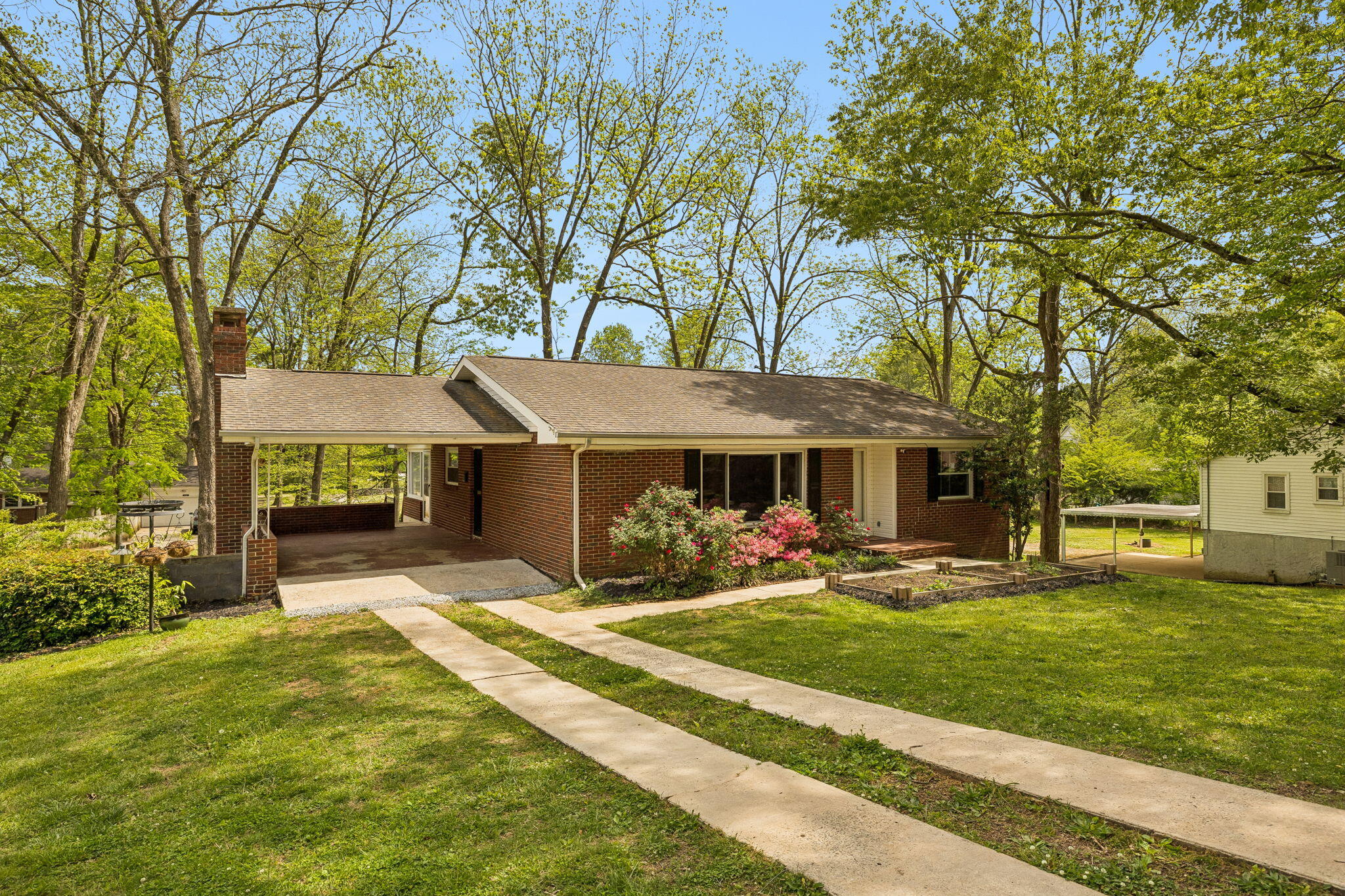 411 Pine Avenue South Pittsburg, TN 37380 - Photo 2 of 70 90-1-411 Pine Ave South Pittsburg - 001