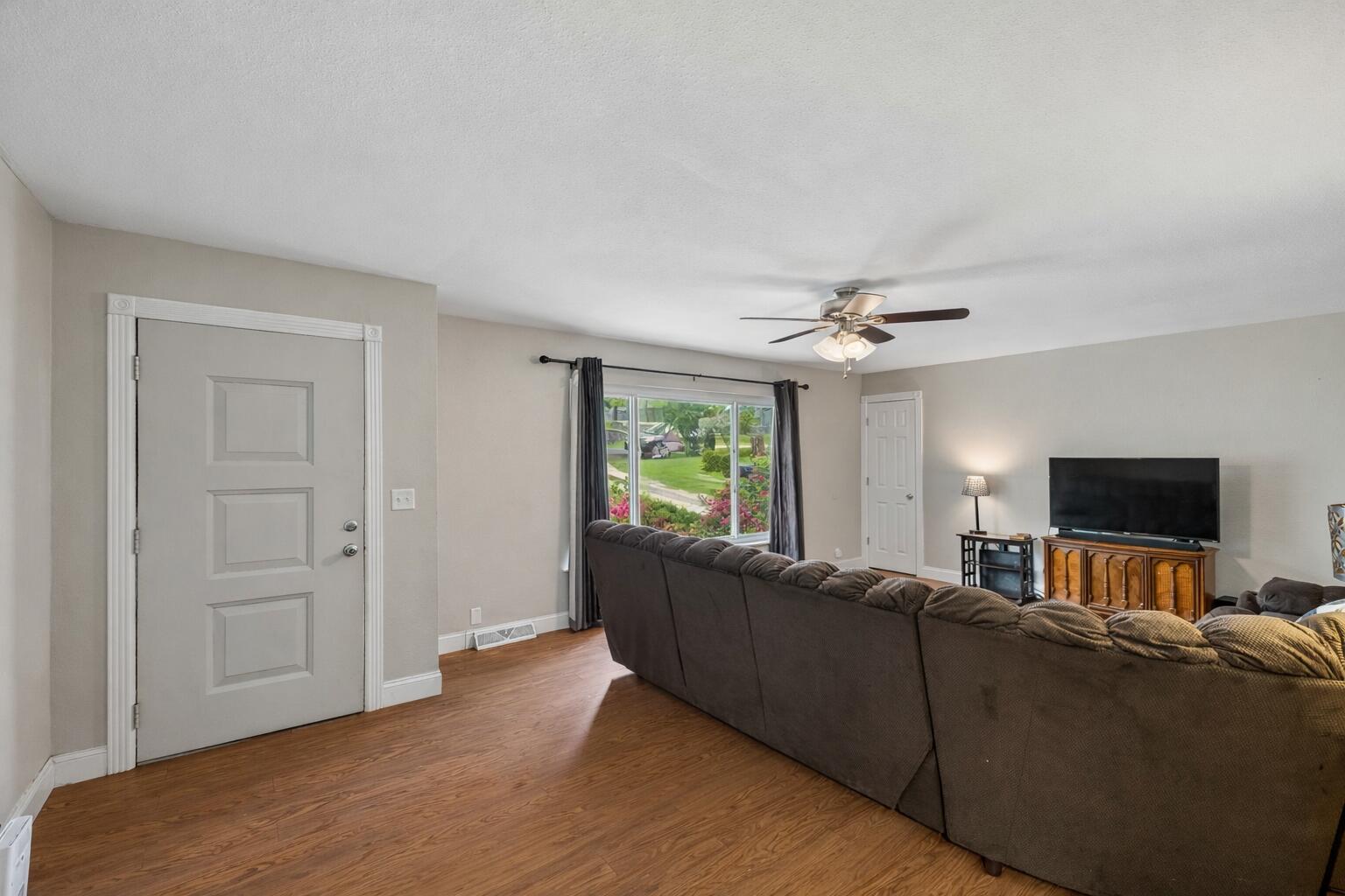 411 Pine Avenue South Pittsburg, TN 37380 - Photo 6 of 70 ChatGPT Image Apr 20, 2026, 11_15_48 AM
