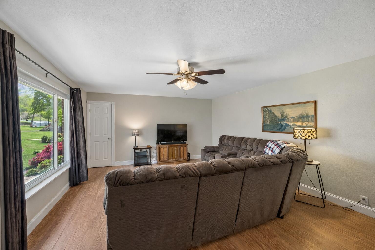 411 Pine Avenue South Pittsburg, TN 37380 - Photo 7 of 70 ChatGPT Image Apr 20, 2026, 11_13_53 AM