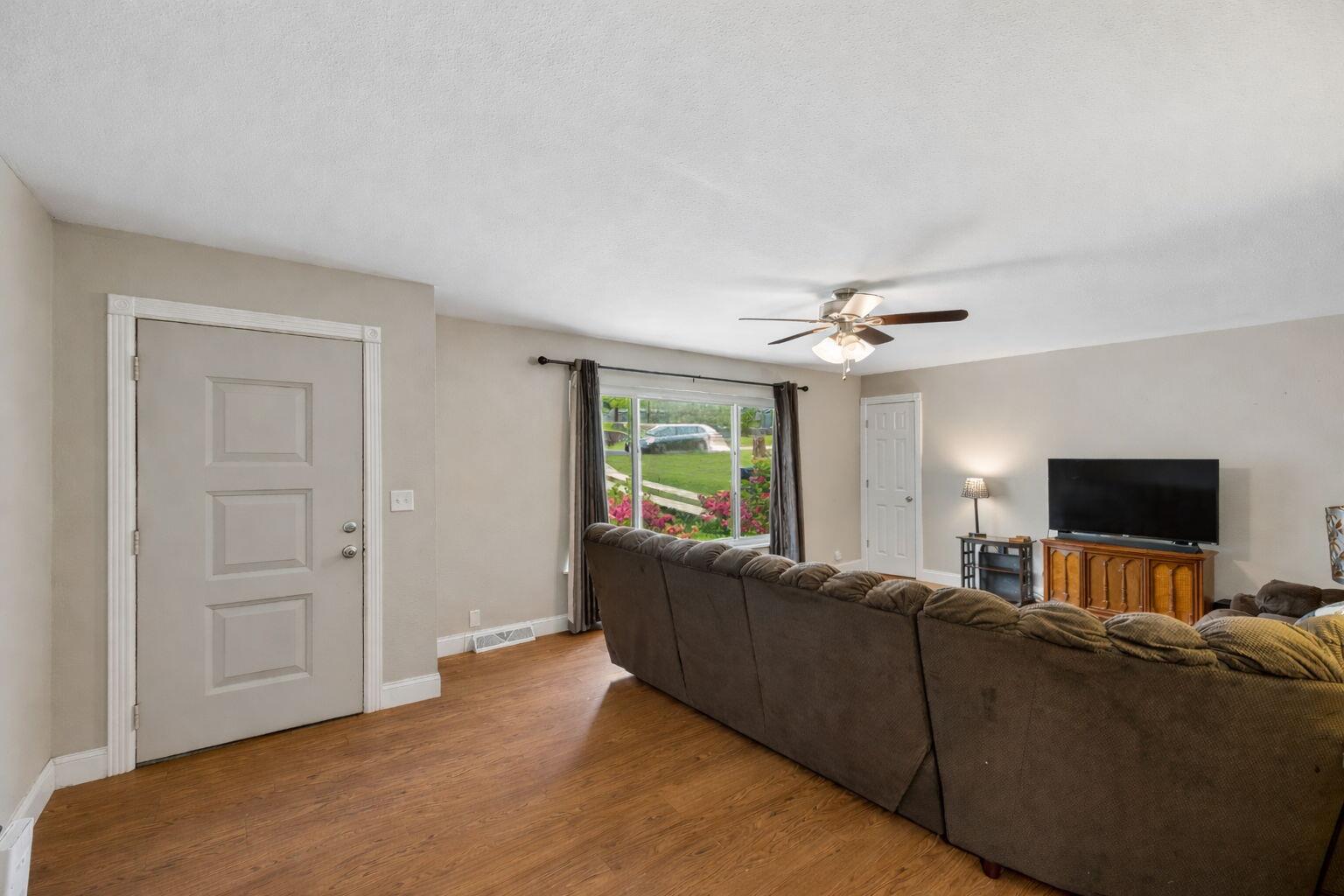 411 Pine Avenue South Pittsburg, TN 37380 - Photo 8 of 70 93-13-411 Pine Ave South Pittsburg - 013